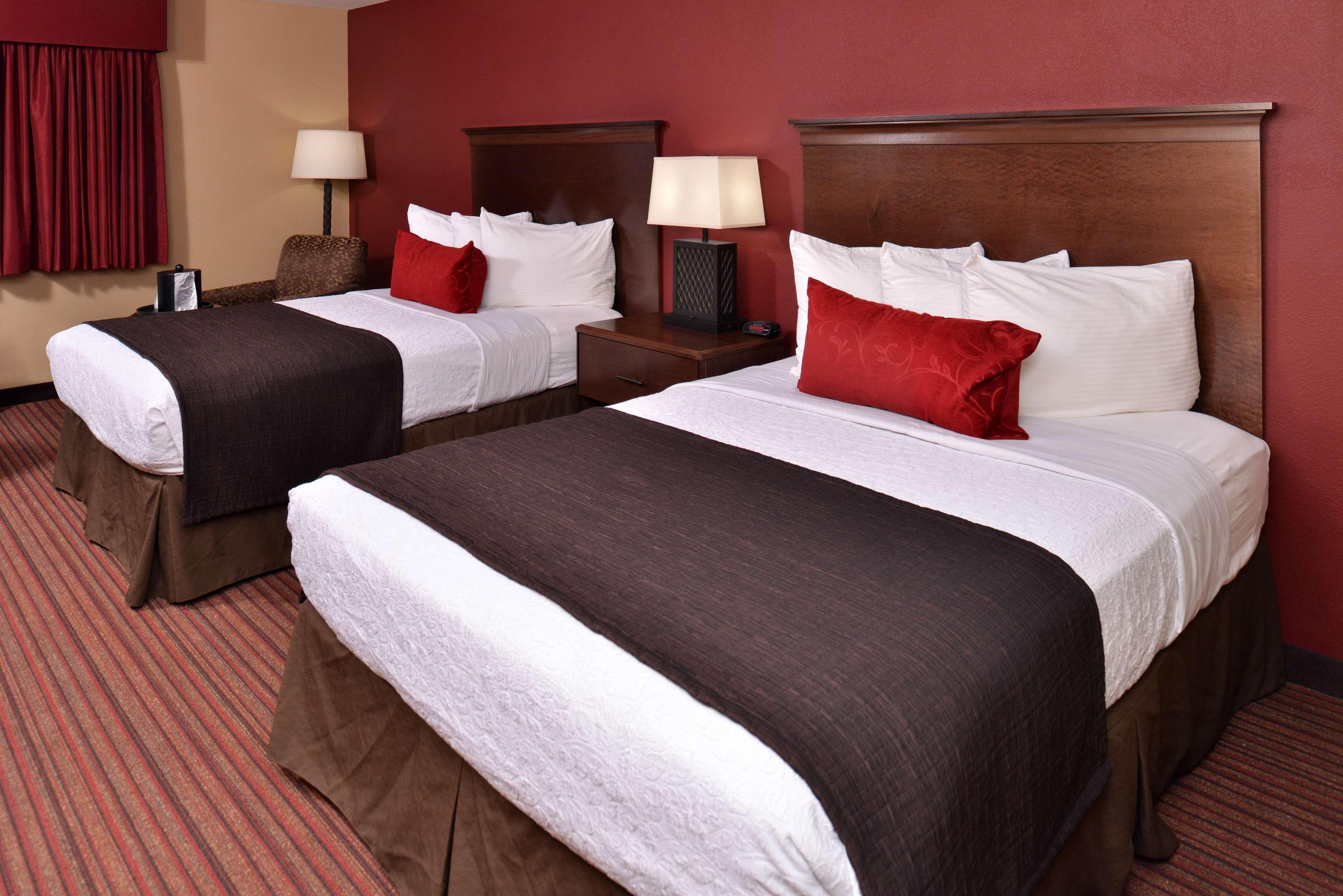 เบสต์ เวสเทิร์น พลัส ลา ฟาแยต โฮเต็ล แอนด์ สปา Hotel เอปินาล ภายนอก รูปภาพ