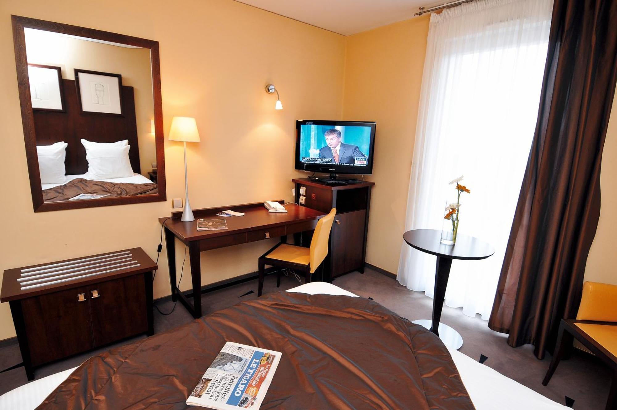 เบสต์ เวสเทิร์น พลัส ลา ฟาแยต โฮเต็ล แอนด์ สปา Hotel เอปินาล ภายนอก รูปภาพ
